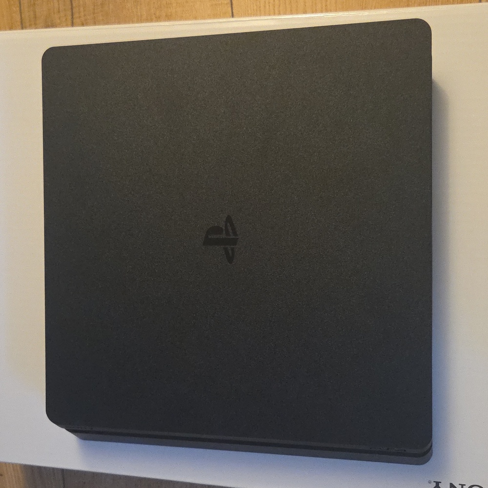 Sony PS4 Console - Sleek Black - Picture 3 of 5